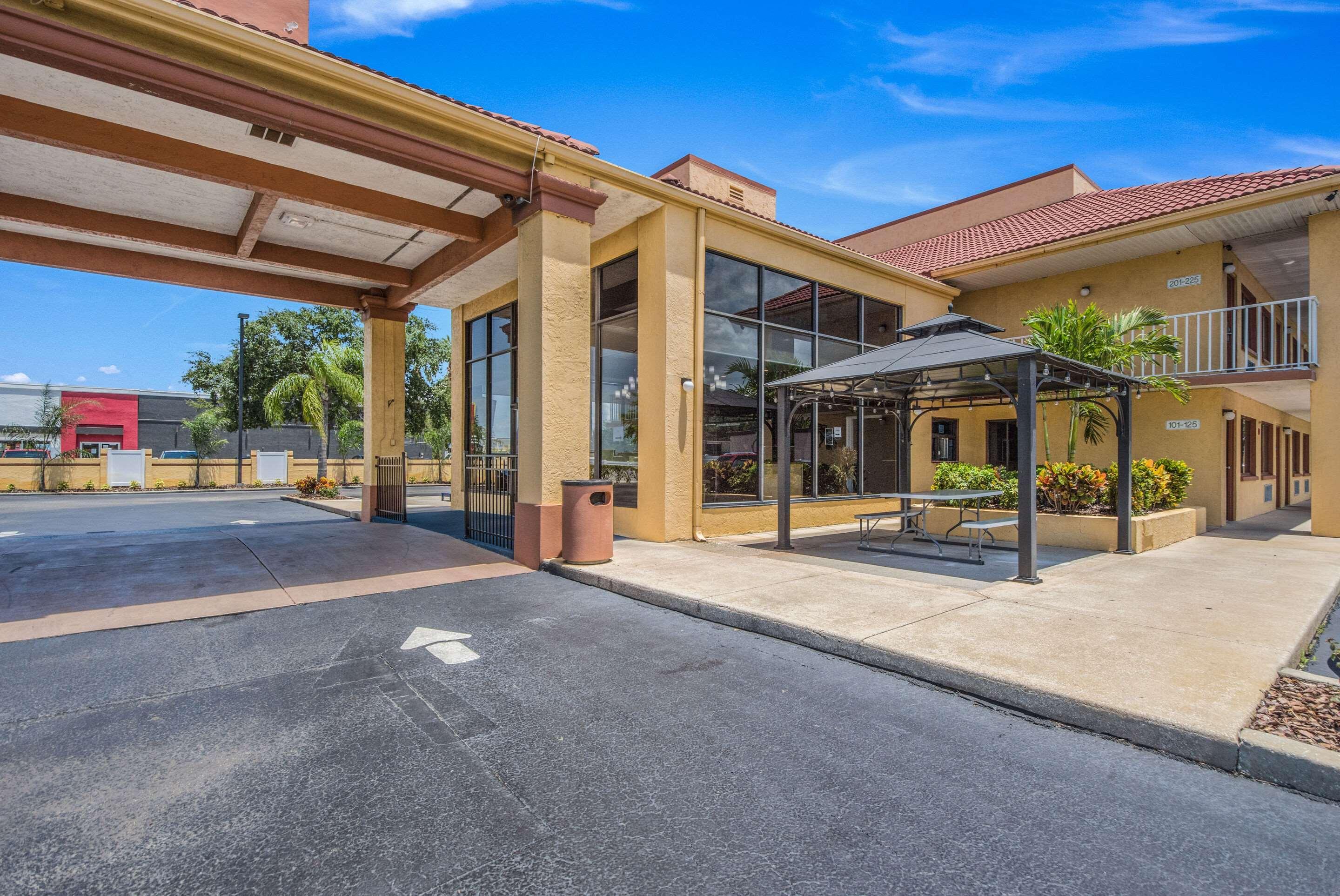 Rodeway Inn Port Richey North Экстерьер фото